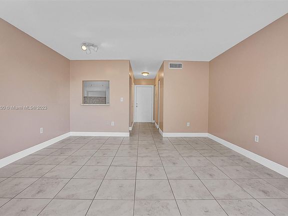 4th image of 365 NE 125th St APT 414