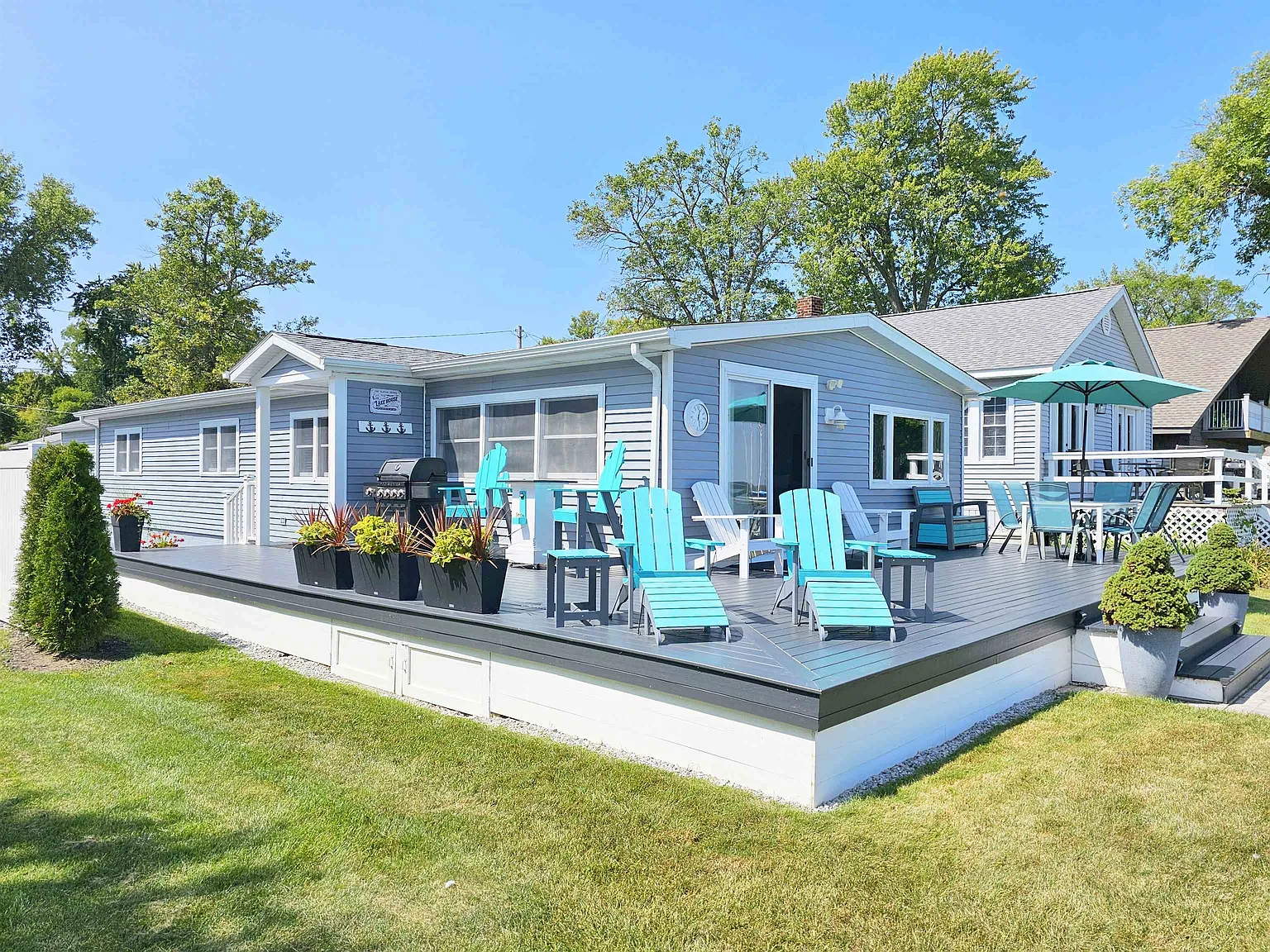 693 Bay Rd photo 1