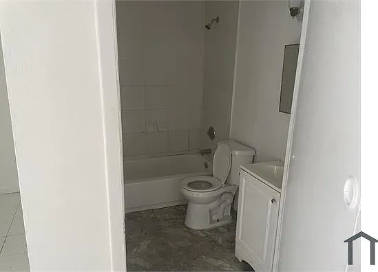 5601 NW 28th St #3 — Photo 6