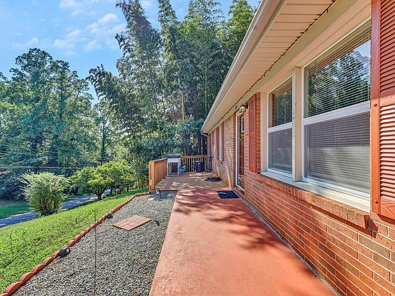 2nd image of 211 Maple Dr