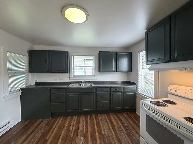 2519 Baker- 5 Unit — Photo 6