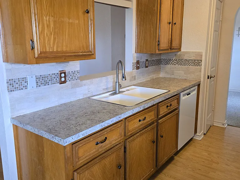 1301 Stratford Dr — Photo 19