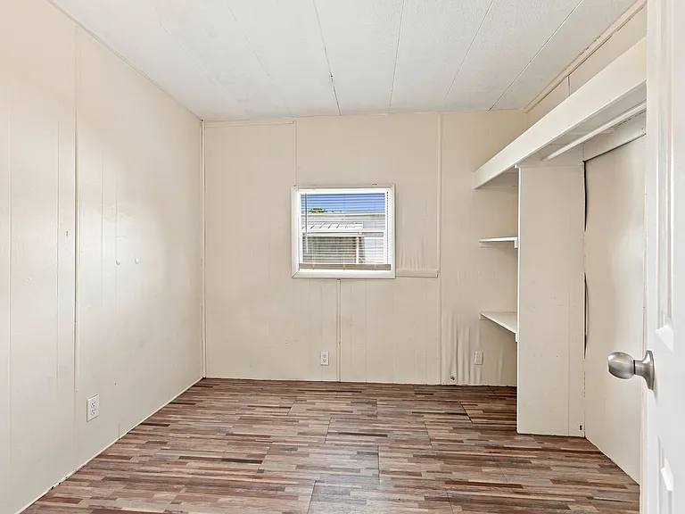 7205 Commons Blvd — Photo 14