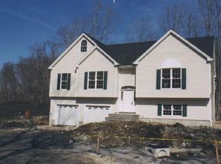 8 Still River Gln, Danbury, CT 06710