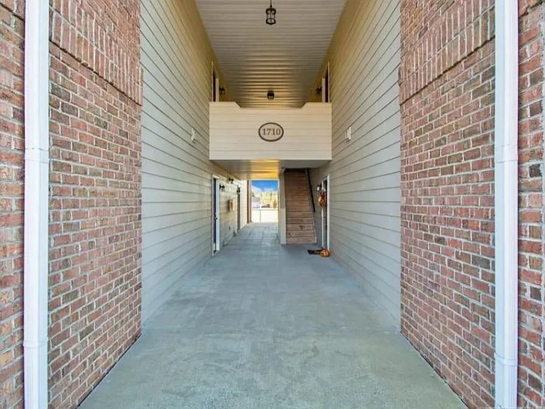 1710 Renwick Dr #204 — Photo 5