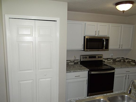 4th image of 9846 Ashburn Lake Dr