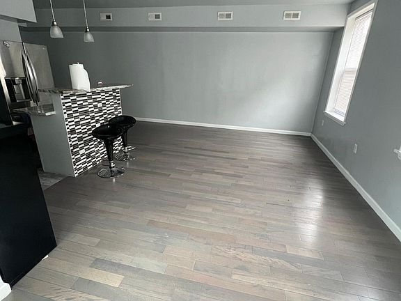 5th image of 600 N 11th St Floor 3