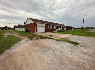 921 W Moore Ave, Cyril, OK 73029