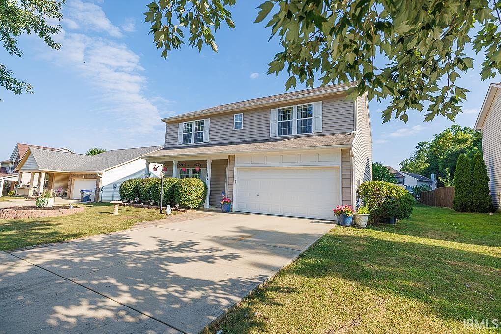 3825 S Wickens St — Bloomington Country Club