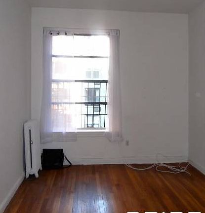 3rd image of 273 W 73rd St APT 4A