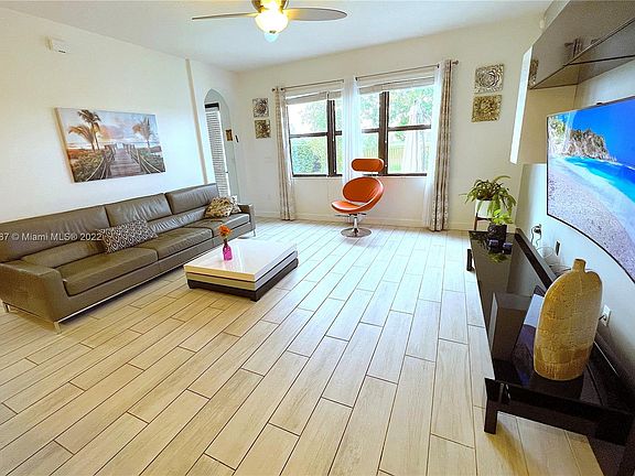 4th image of 600 NE 191st St #0