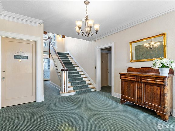 4th image of 1010 Hoyt Avenue #A-2