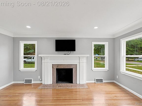 4th image of 18909 Huntington Rd