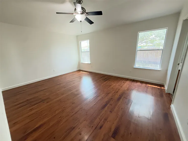 339 Oxford Dr — Photo 5