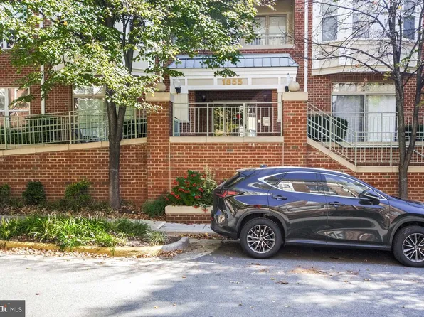 1855 Stratford Park Pl APT 215, Reston, VA 20190