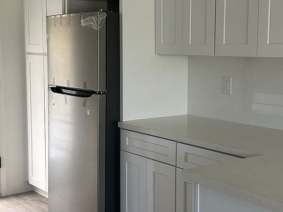 5th image of 1050 3rd St APT C