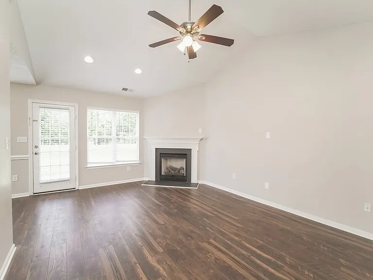 1038 Counselors Dr — Photo 5