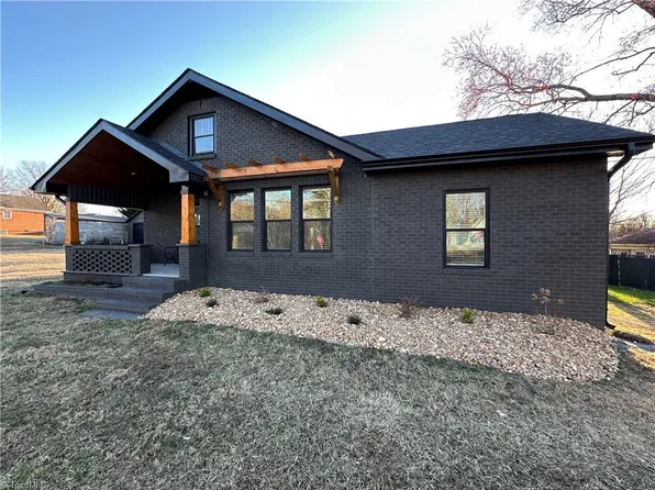509 W Virginia St, Mount Airy, NC 27030