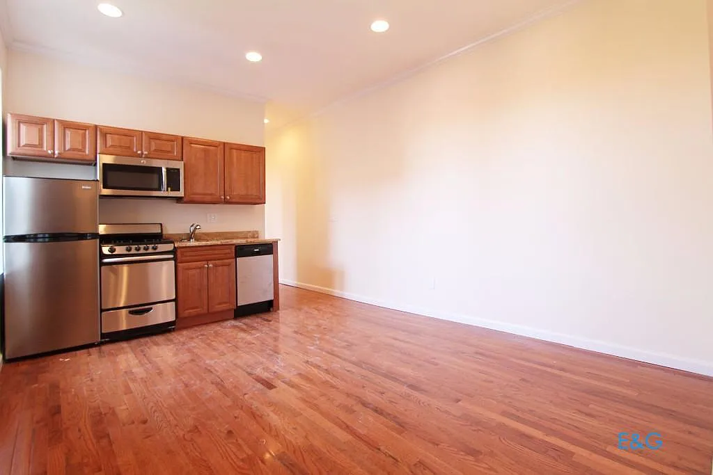 412 East 51st Street — Photo 3