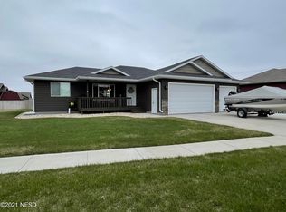 2512 12th Ave NE, Watertown, SD 57201