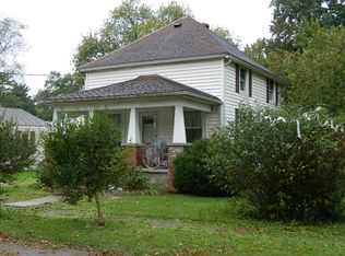 405 SE 7th St, Fairfield, IL 62837