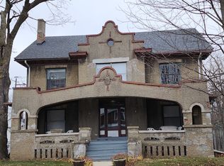 602 E Grove St, Bloomington, IL