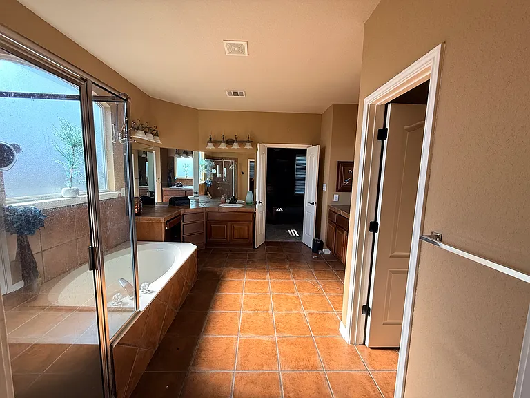 22211 Covella Ct — Photo 35