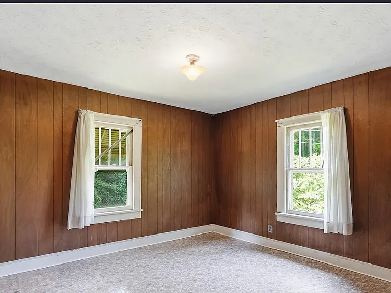 923 Elizabeth St — Photo 17