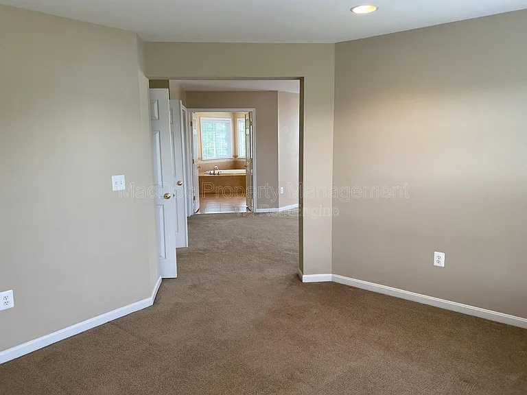 121 Riggs Rd — Photo 42