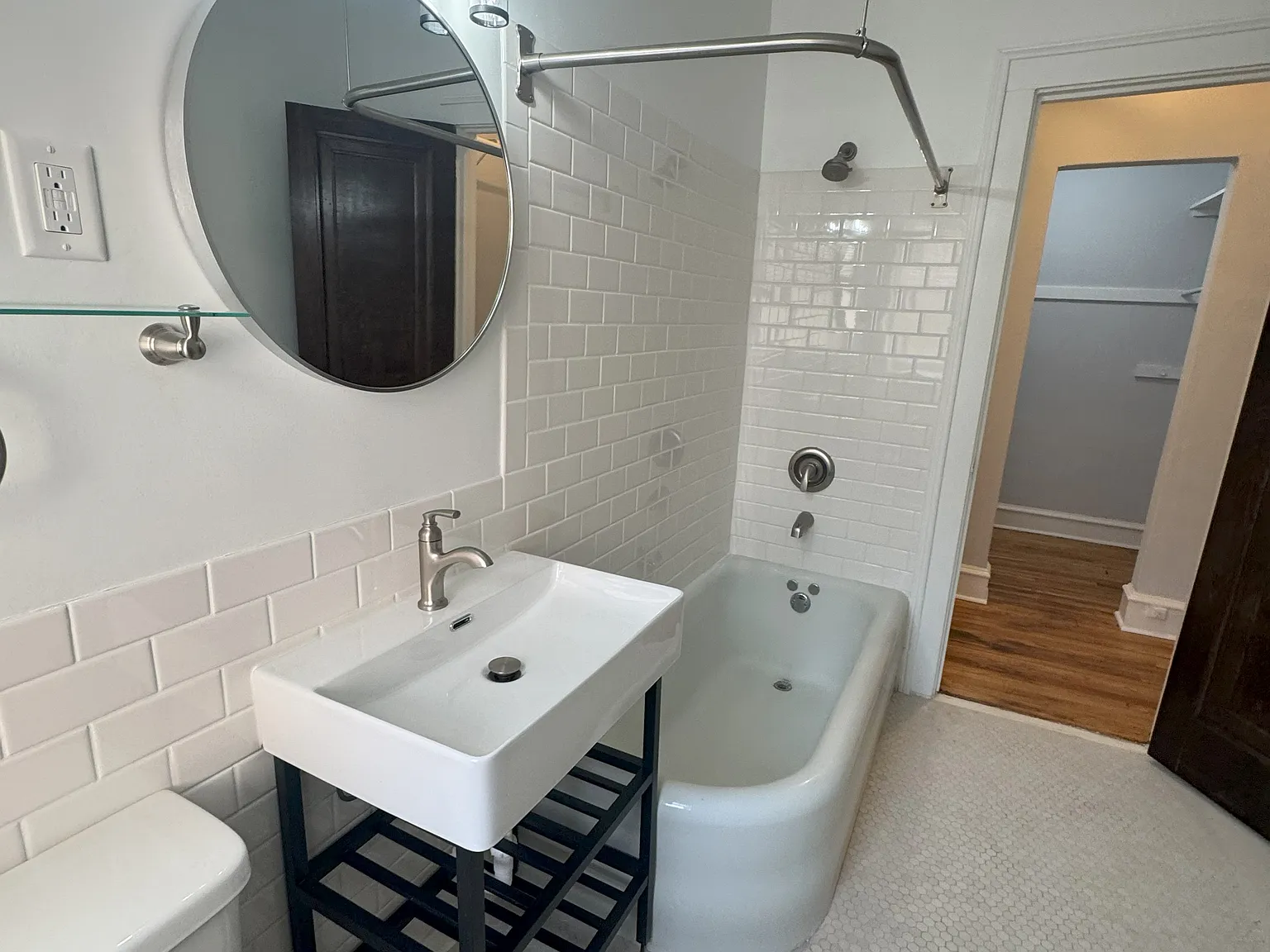 Devonshire Apartments — Photo 3
