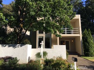 2940 SE Berkeley Pl, Portland, OR