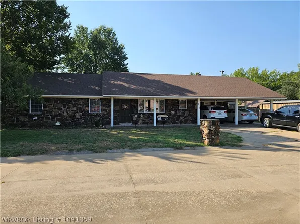 610 E Arch St, Paris, AR 72855