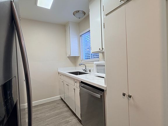 4th image of 103 Donegal Way APT B