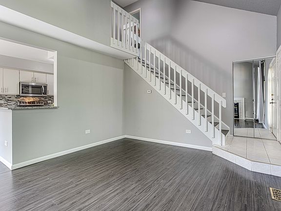 2nd image of 1026 N Knollwood Dr