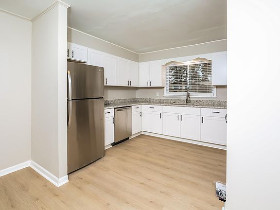 5th image of 5015 Greenview Dr