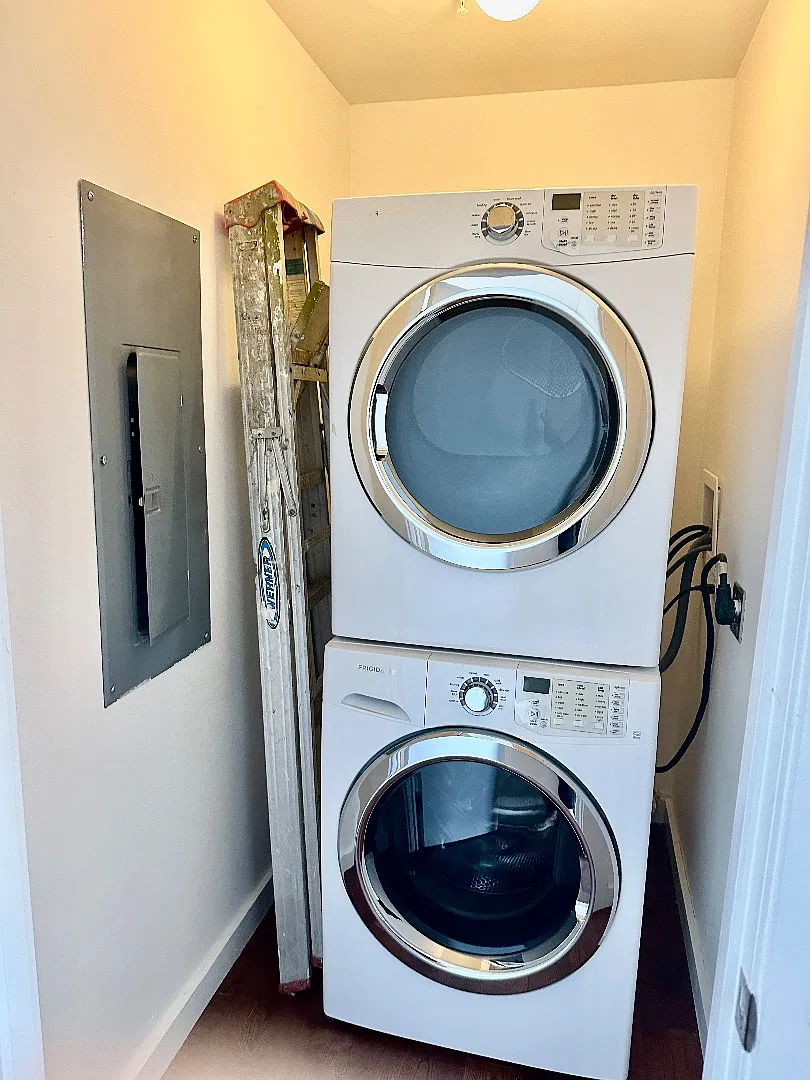 Modern 2-Bed, 2.5-Bath Gem with In-Unit Laundry & Off-Street Parking in Algiers Point 620 Opelous... — Photo 3