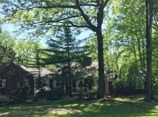 10 Ford Ln, Roseland, NJ 07068