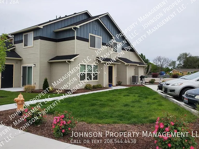 1860 W Bella Ln #4 — Photo 2