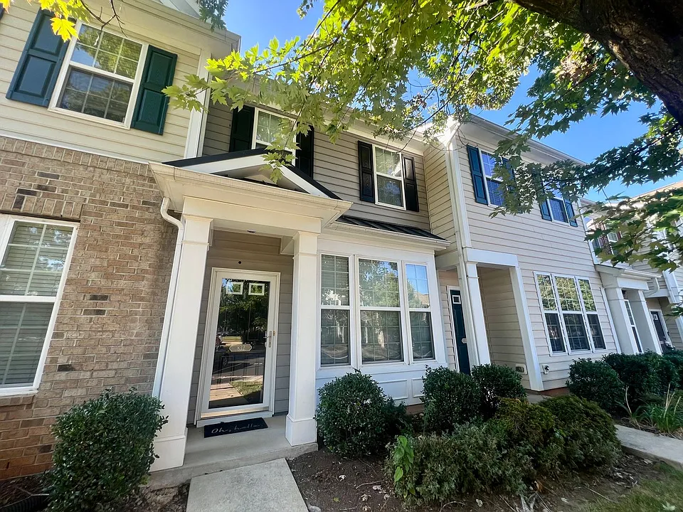 832 Cupola Dr