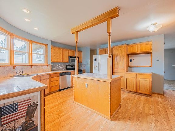4th image of 246 Hampshire Dr