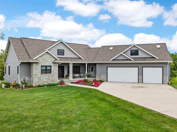 1022 Ridge View Dr, Tipton, IA 52772