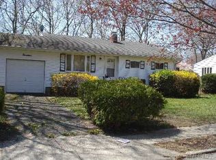 14 Norwalk Ln, Selden, NY 11784
