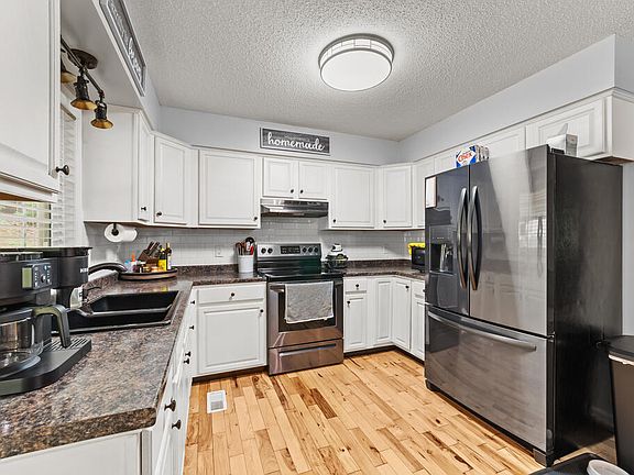 4th image of 76 Lamplighter St