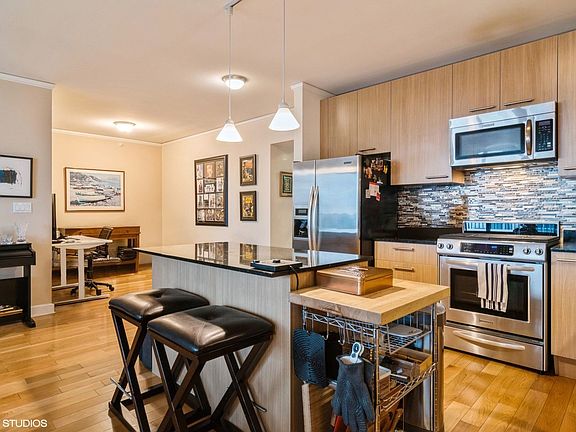 3rd image of 225.5 N Columbus Dr #6608