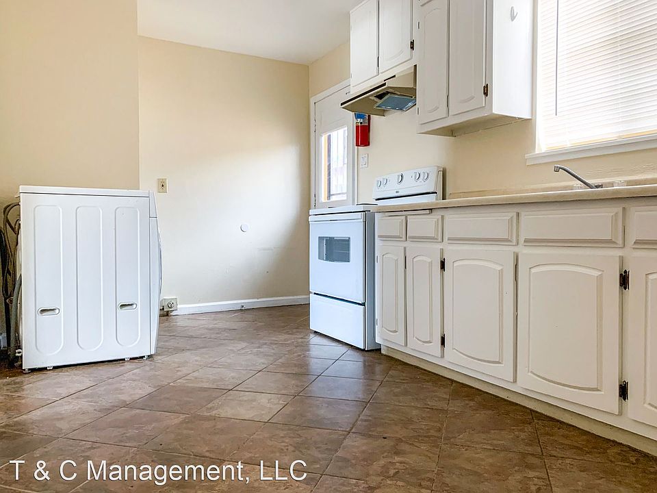 1st image of 544 Alcazar St NE #2