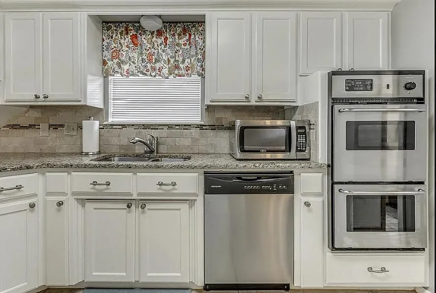 3 bed, 1726 sqft, $1,725 — Photo 2