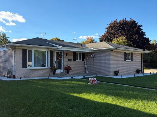 2655 Clayton Dr, Troy, MI 48083