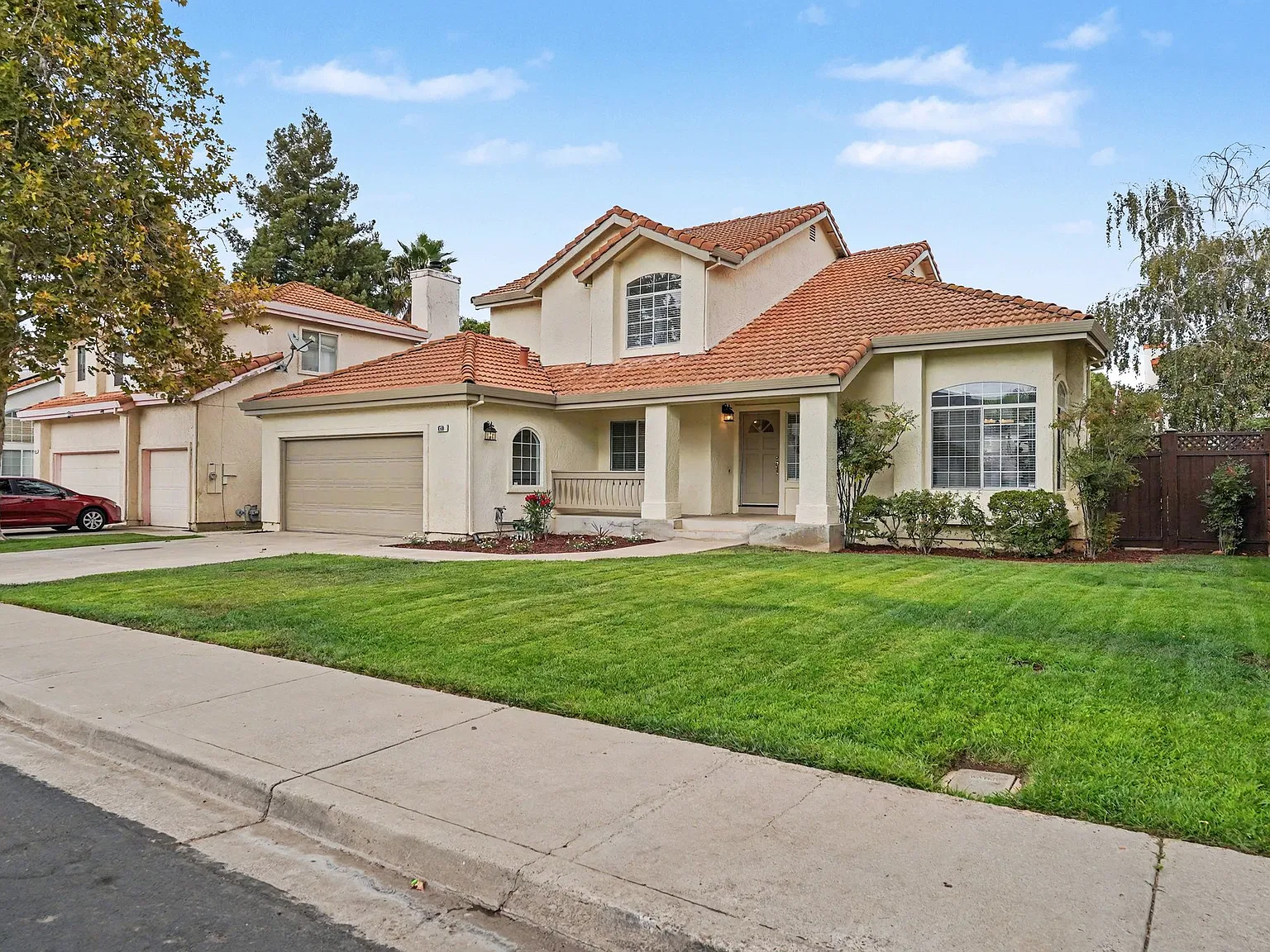 4 bed, 2102 sqft, $3,795 — Photo 3