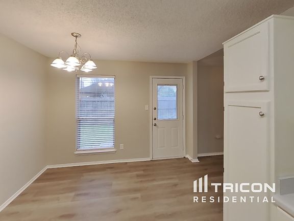 3rd image of 1629 Gainsborough Way