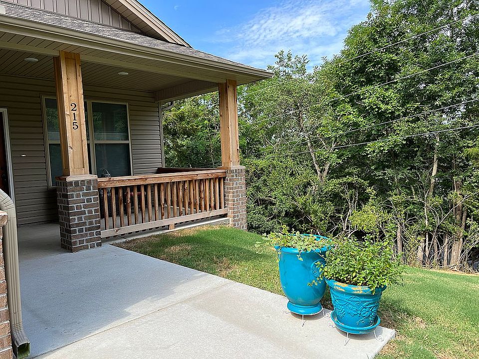 2nd image of 215 Redbud Trl